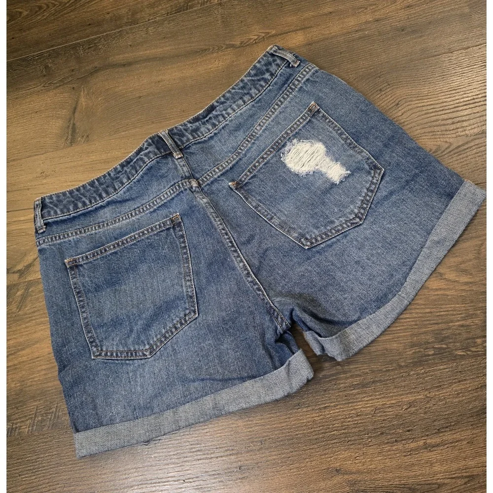 Forever 21 Cuffed Denim Blue Jean Shorts Women's 30 Medium Wash Destroyed‎